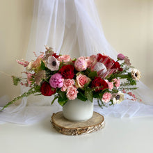 Load image into Gallery viewer, Romance - HKFlowers
