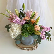 Load image into Gallery viewer, Spring Fling - HKFlowers

